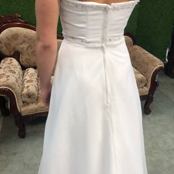 SAMPLE Choker Halter Wedding Dress, White A-Line Sexy, Chiffon Belted Beachy - Picture 9 of 15